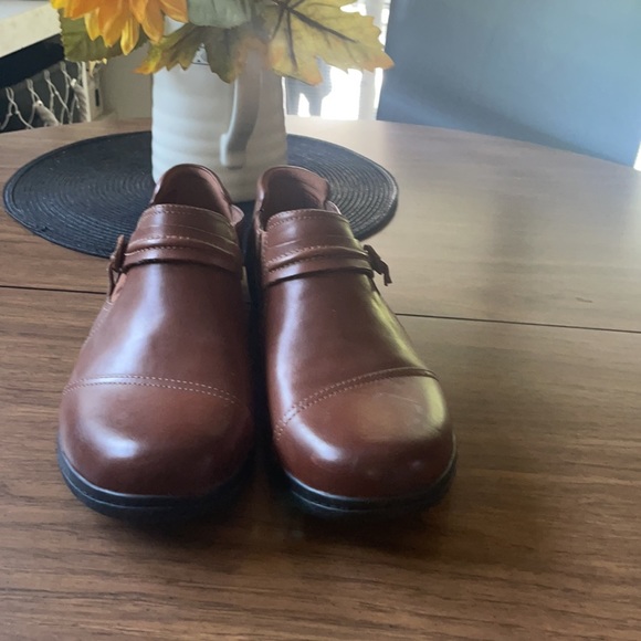 Clark’s shoes - Picture 2 of 6